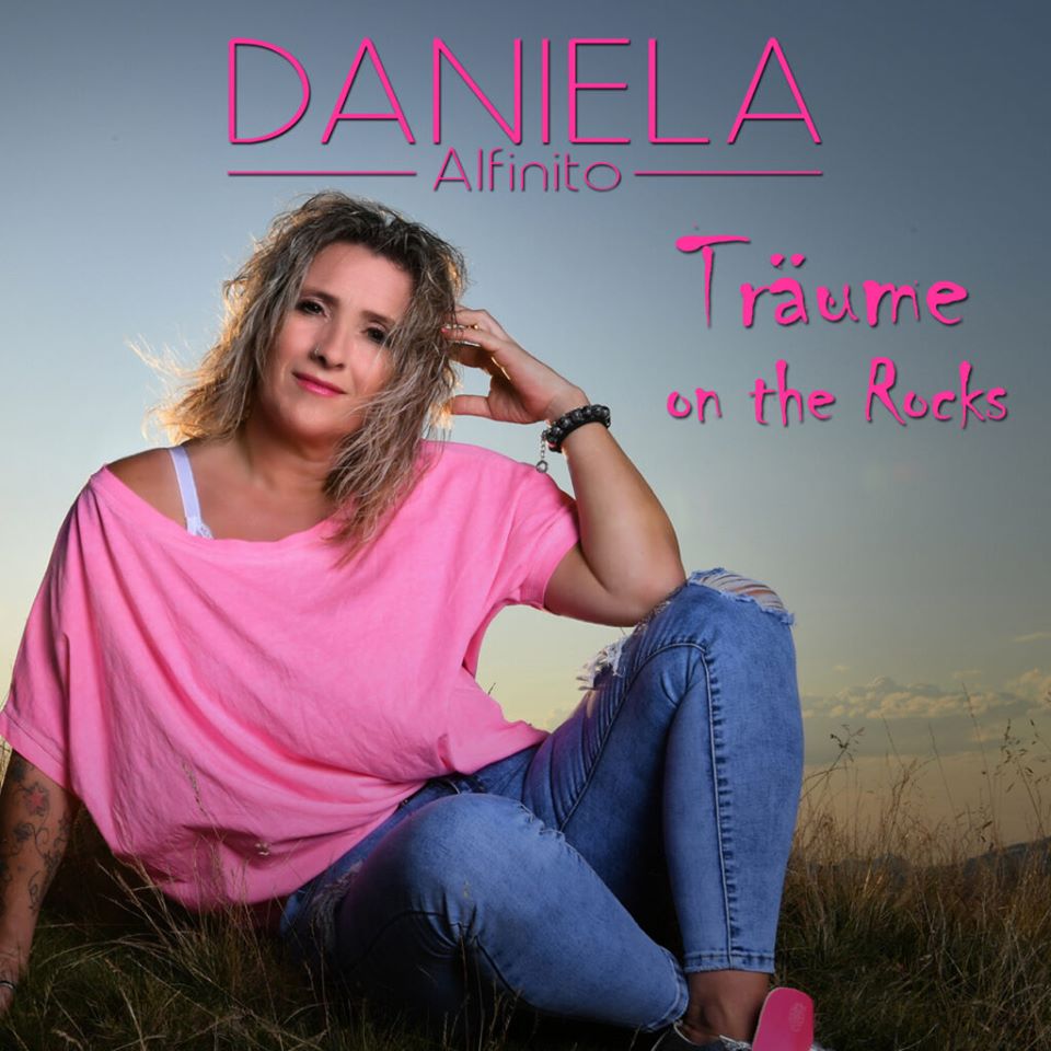 Daniela Alfinito Träume on the Rocks