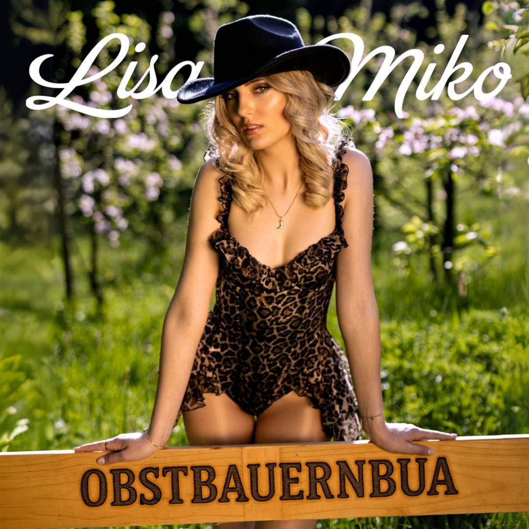 LISA-MIKO-Obstbauernbua-mit-Anspielung-an-MELISSA-NASCHENWENG-