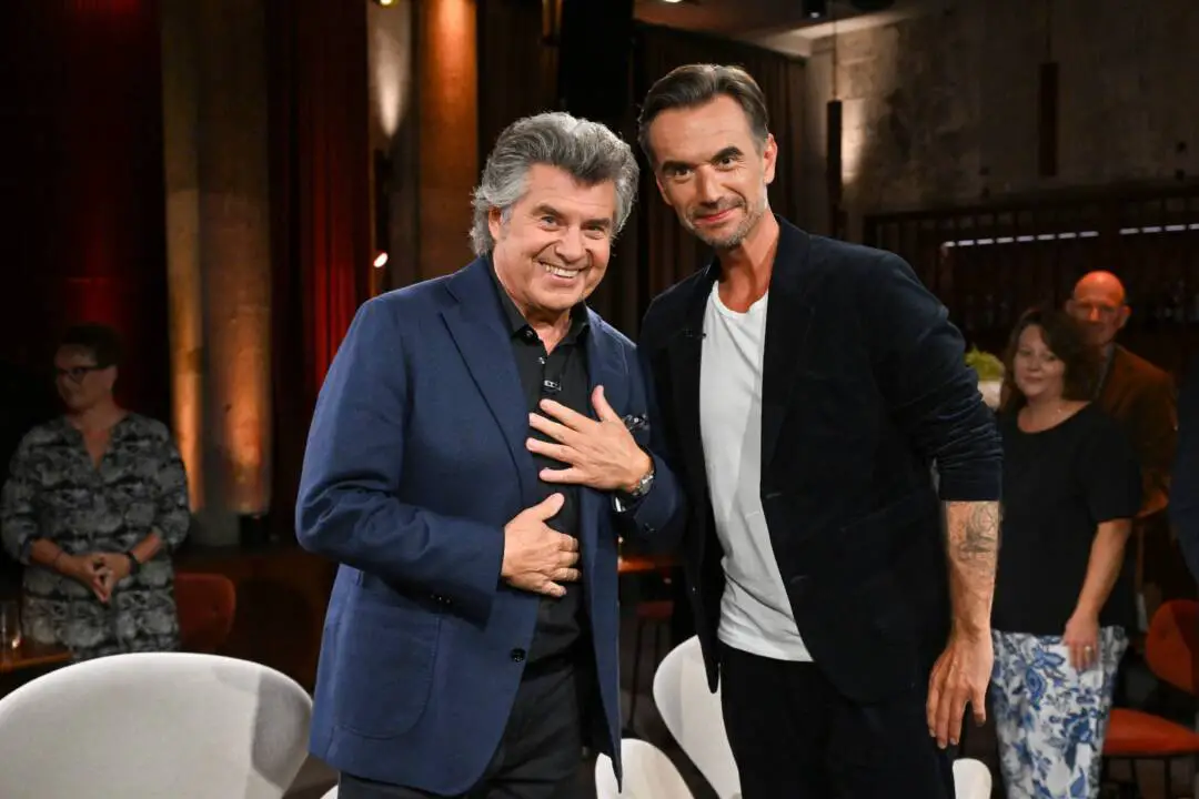 Glückwunsch, Andy! - Florian Silbereisen feiert Andy Borg - Eine besondere Hommage bekommt Andy Borg anlässlich seines 65. Geburtstages. In einer großen Geburtstagsshow blickt er gemeinsam mit Florian Silbereisen auf fast 45 Jahre Schlagerkarriere zurück - von Andys Entdeckung, seinen ersten TV-Auftritten in Österreich bis hin zu Erfolgsformaten wie Schlager-Parade der Volksmusik, Musikantenstadl und Schlager-Spaß mit Andy Borg. Neben persönlichen Geschichten und unvergesslichen Momenten erwarten das Publikum auch besondere Gäste: Monique aus der Schweiz, Ramon Roselly und Andys langjähriger Freund Semino Rossi. Exklusive, teils noch nie gezeigte Ausschnitte aus Andys Karriere machen den Abend zu einem emotionalen Erlebnis. - Im Bild: Andy Borg, Florian Silbereisen. Foto: ORF/SWR/Kerstin Joensson. Veröffentlichung honorarfrei nur für redaktionelle Berichterstattung in Sendungszusammenhang und mit Copyrightangabe. Kontakt: foto@orf.at