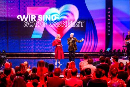 Barbara Schöneberger
Johnny Logan